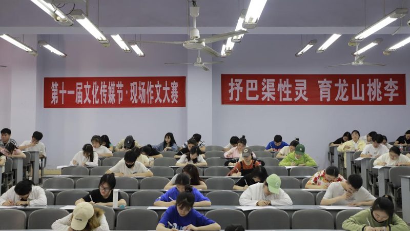 美食短视频的内容策划至关重要。一个成功的美食短视频脚本，需要具备以下特点：