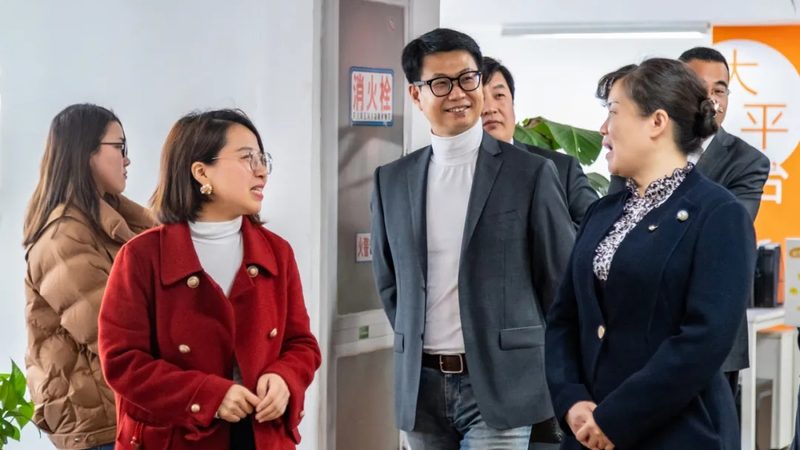 文化传媒公司岗位排名：揭秘行业高薪岗位与晋升路径**